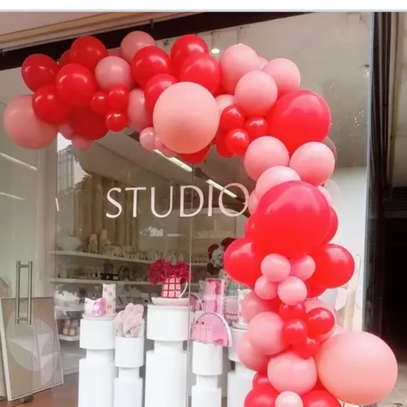 Balloon decoration - Gallery Image 1